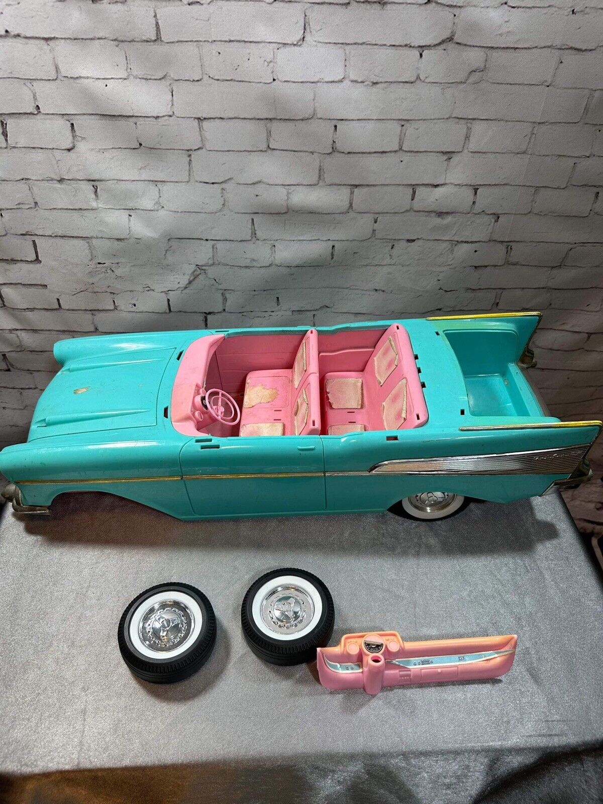 Barbie 57 popular Chevy Bel Air Convertible Mattel Vintage 1988 Turquoise Pink.